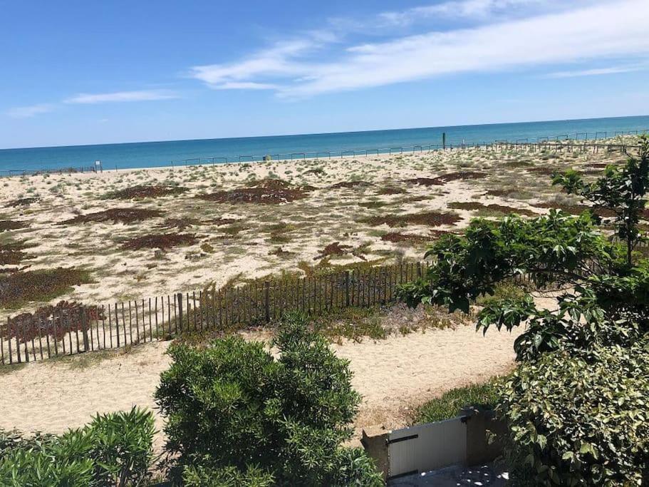 Villa Face A La Mer Sur Le Sable 8 Clim A L'Etage Le Barcarès Exterior foto